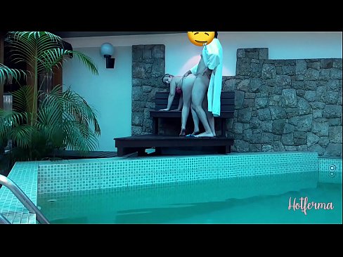 ❤️ Oga pe iranṣẹbinrin si awọn pool, sugbon ko le koju kan gbona Ohun onihoho ti ile ❌